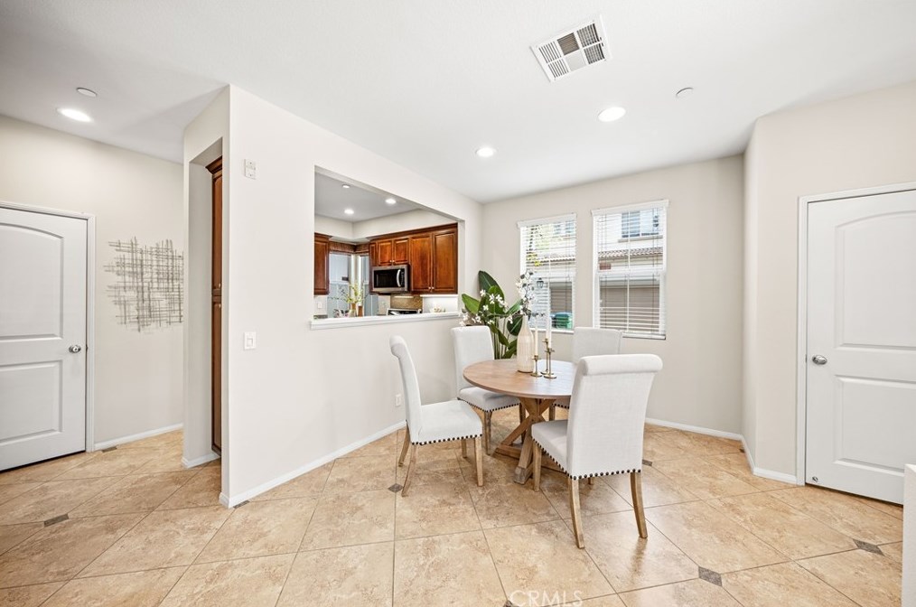 66 Hedge Bloom, Irvine CA  92618-1516 exterior
