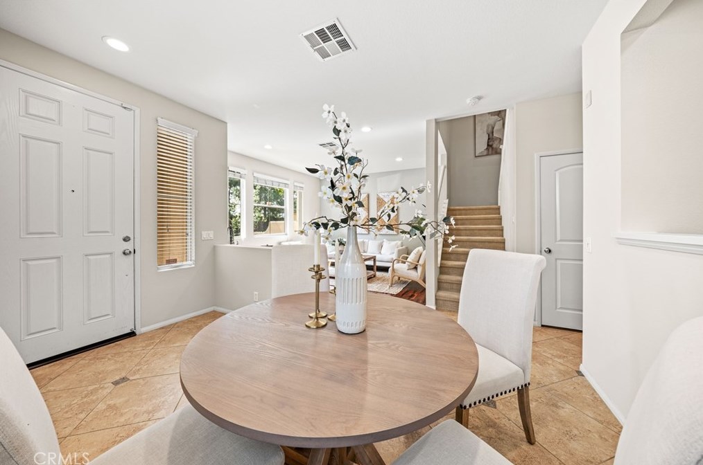 66 Hedge Bloom, Irvine CA  92618-1516 exterior