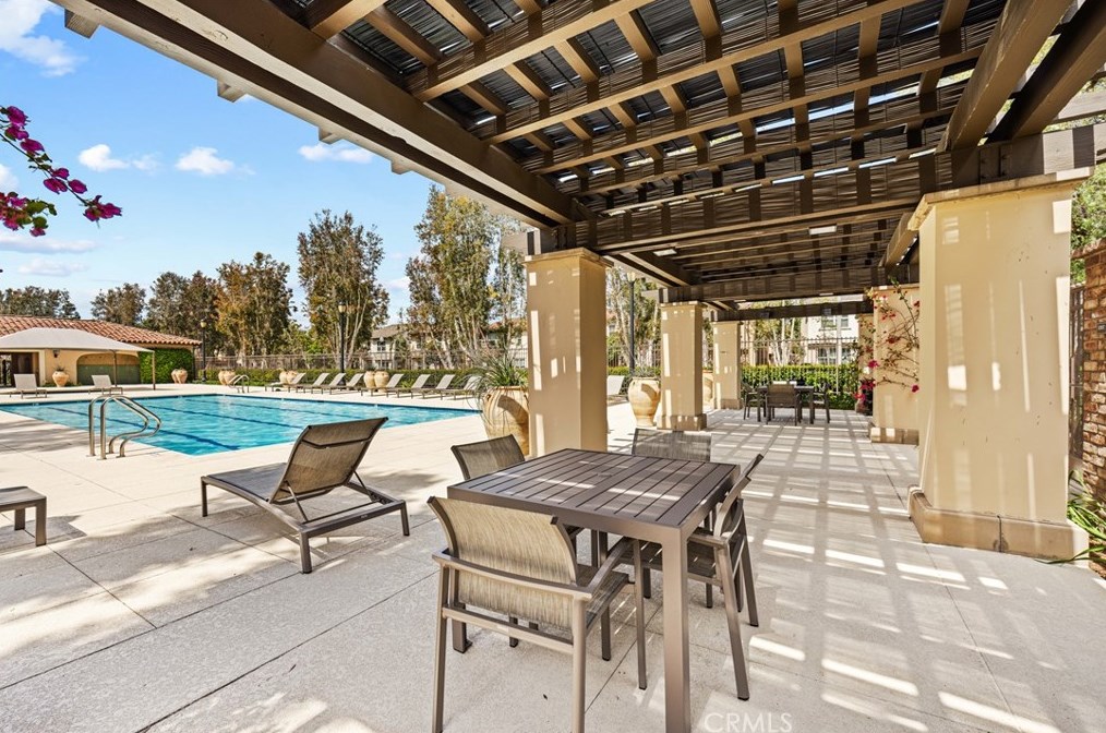 66 Hedge Bloom, Irvine CA  92618-1516 exterior