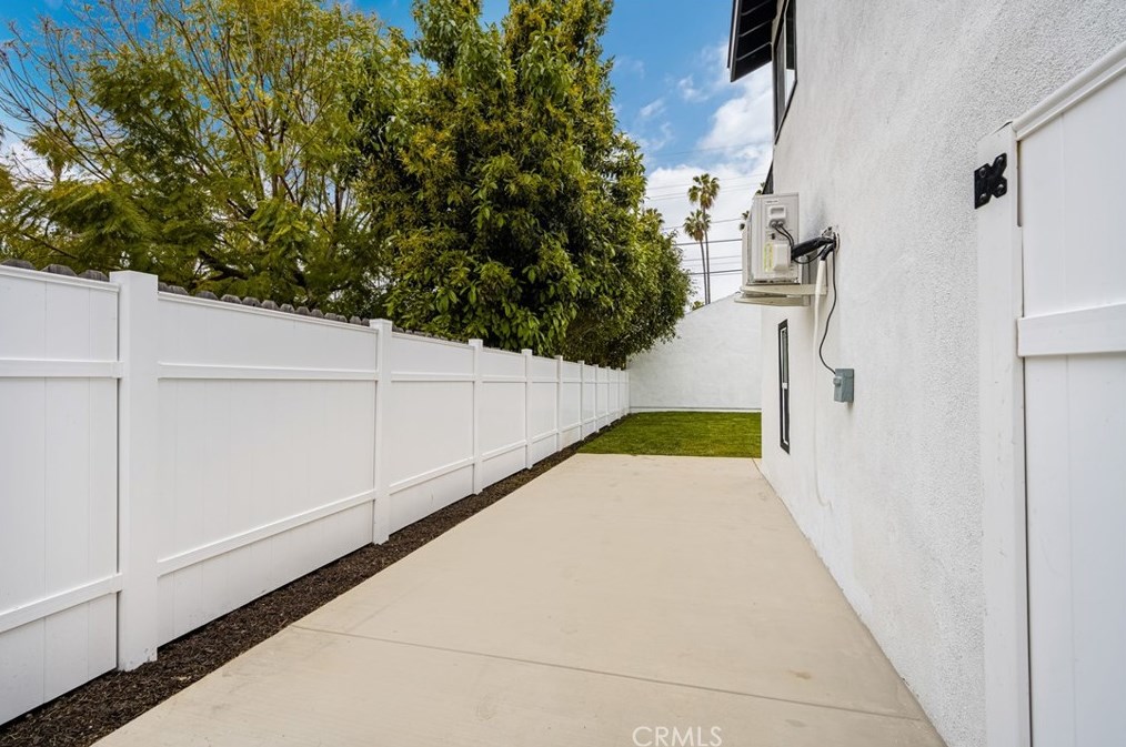 4915 7th Ave, Los Angeles CA  90043-4839 exterior