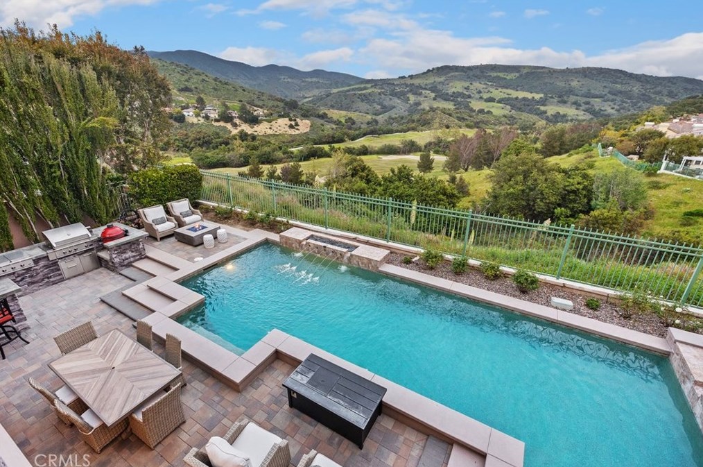 8 Sawmill, Trabuco Canyon CA  92679-4205 exterior