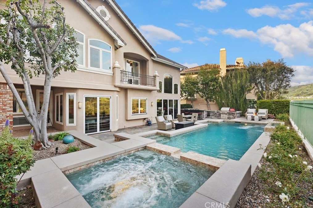 8 Sawmill, Trabuco Canyon CA  92679-4205 exterior