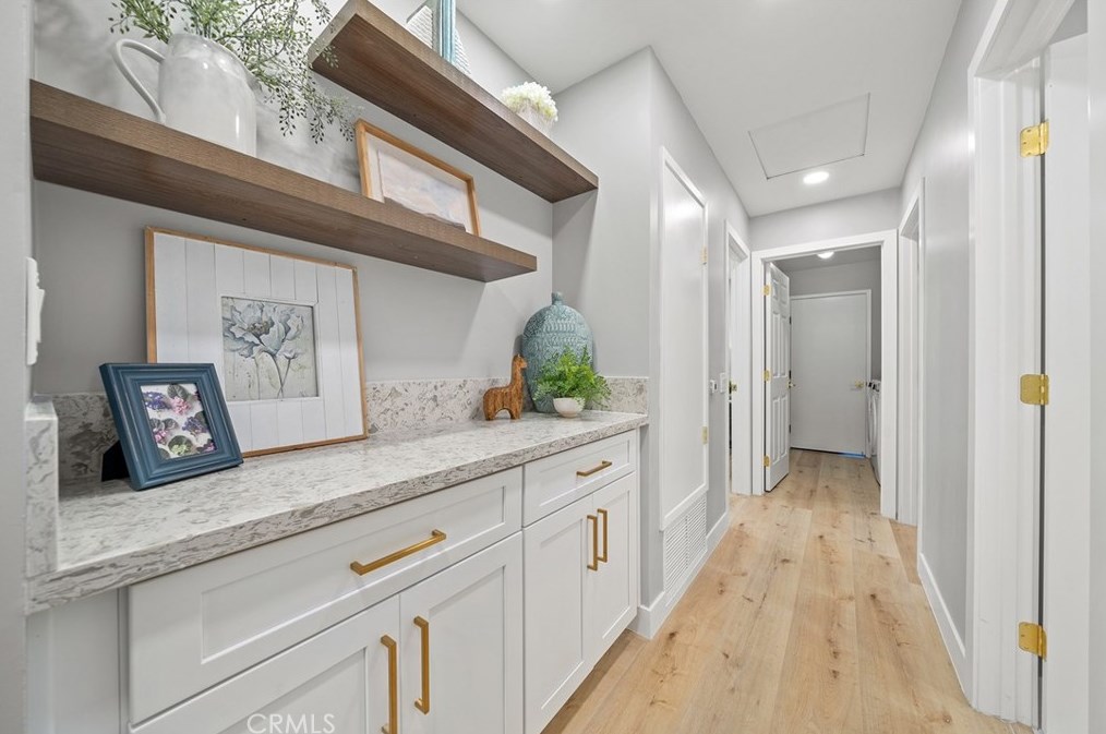 5252 Thorn Tree Ln, Irvine CA  92612-2346 exterior