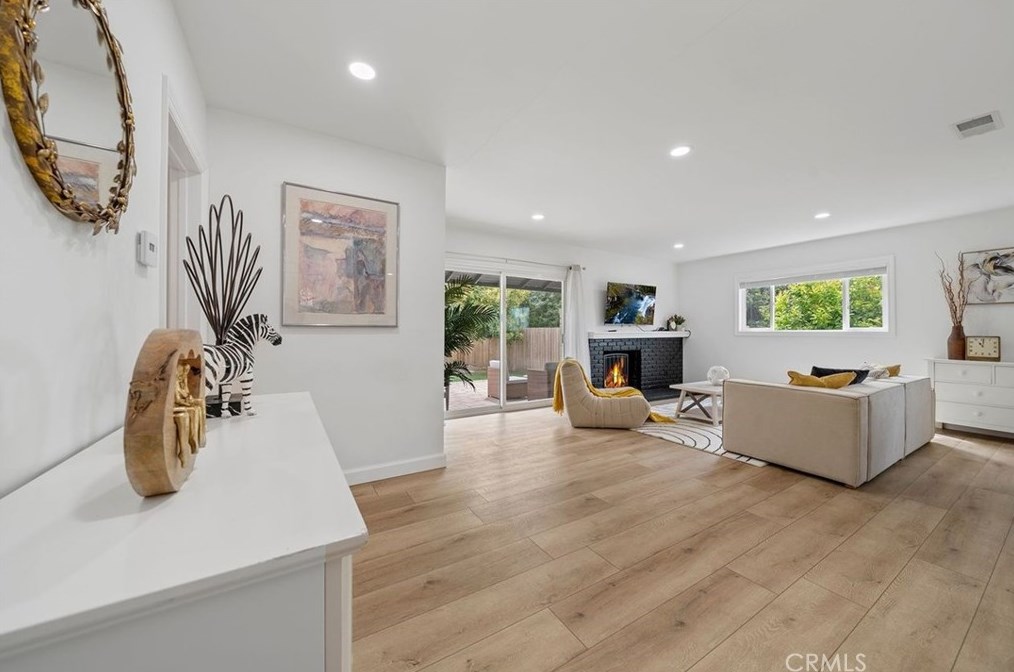 1100 Acacia Ave, Fullerton CA  92831-2930 exterior