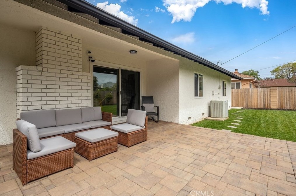 1100 Acacia Ave, Fullerton CA  92831-2930 exterior