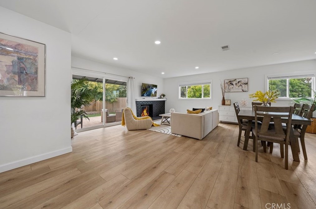 1100 Acacia Ave, Fullerton CA  92831-2930 exterior