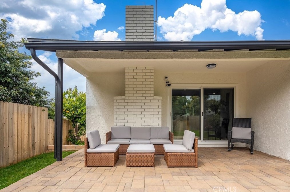 1100 Acacia Ave, Fullerton CA  92831-2930 exterior