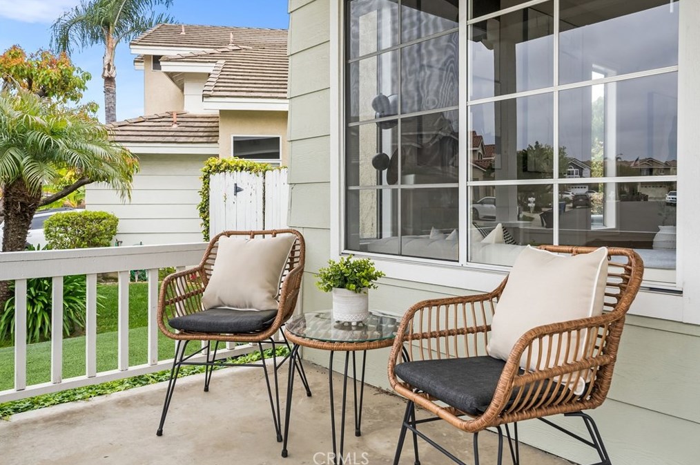 10 Pacific Grove Dr, Laguna Beach CA  92656-4216 exterior