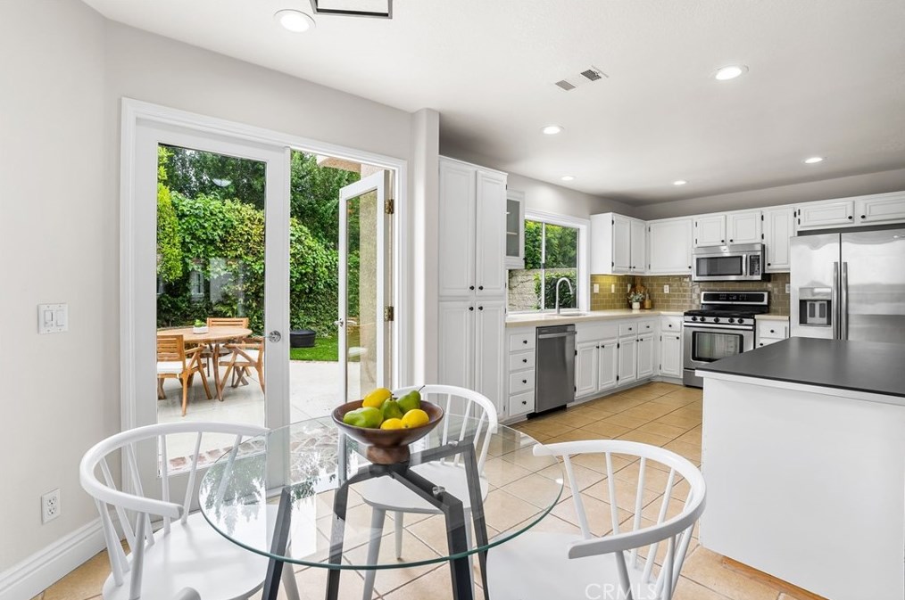 10 Pacific Grove Dr, Laguna Beach CA  92656-4216 exterior