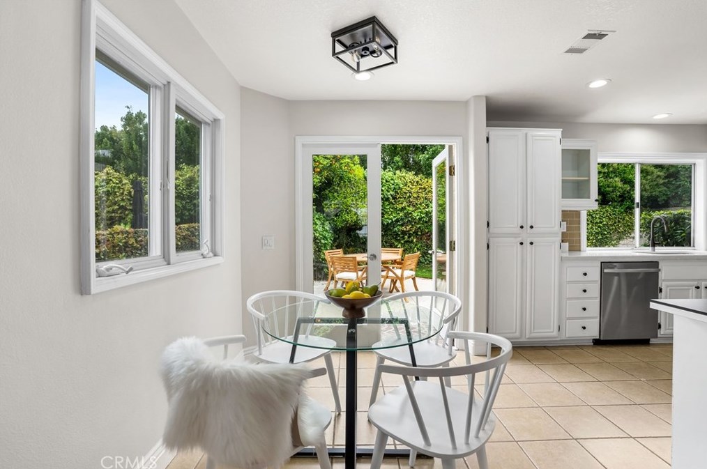 10 Pacific Grove Dr, Laguna Beach CA  92656-4216 exterior