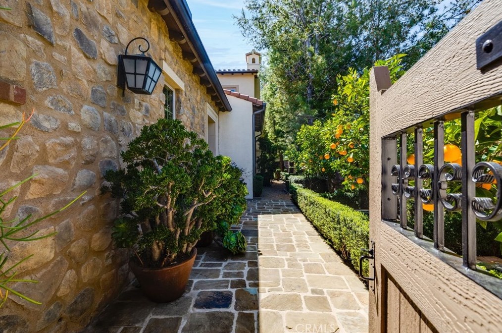 32 Lowland, Irvine CA  92602-0837 exterior