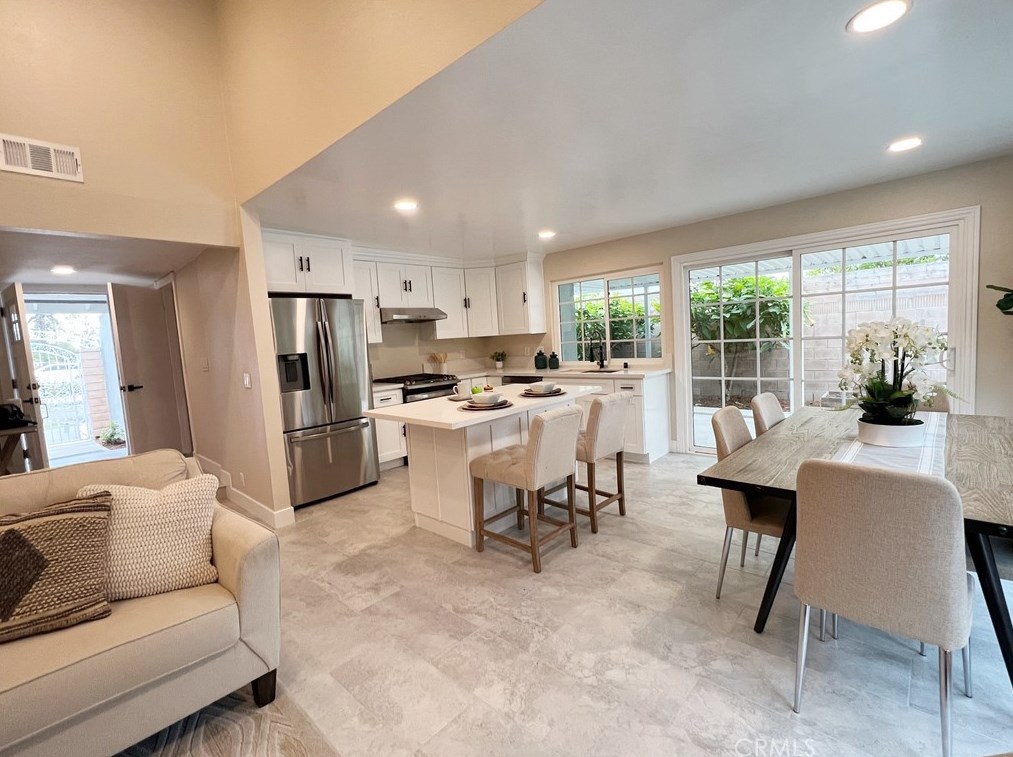 910 Alton Ave, Santa Ana CA  92707-3960 exterior