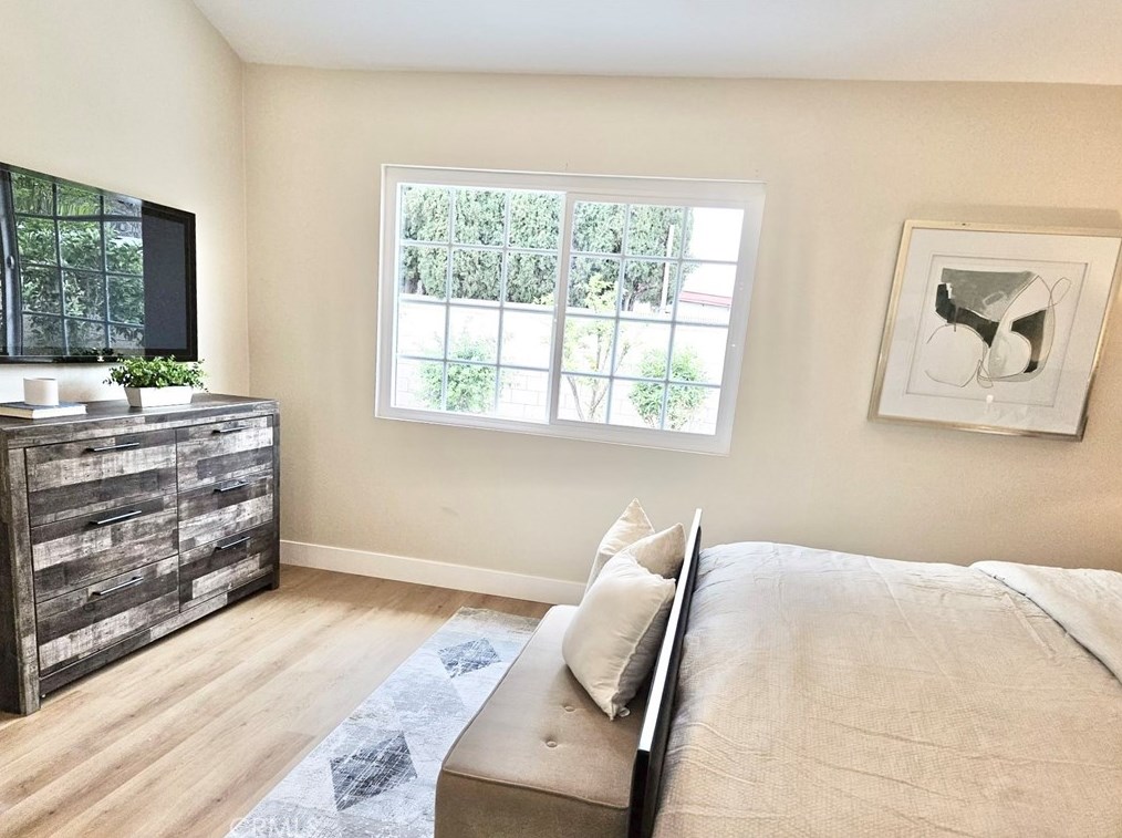 910 Alton Ave, Santa Ana CA  92707-3960 exterior