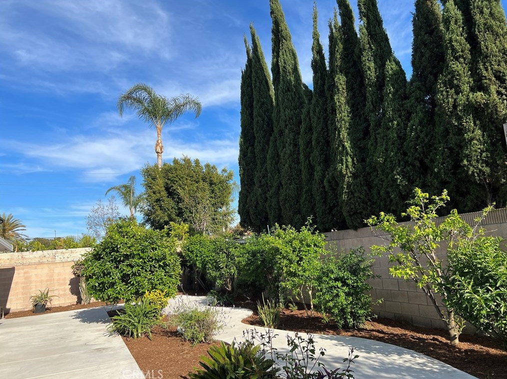 910 Alton Ave, Santa Ana CA  92707-3960 exterior