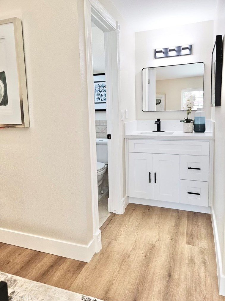 910 Alton Ave, Santa Ana CA  92707-3960 exterior