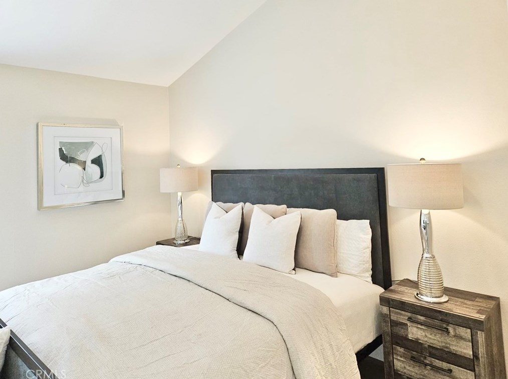 910 Alton Ave, Santa Ana CA  92707-3960 exterior