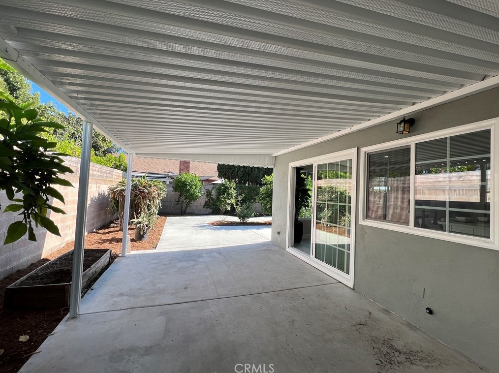 910 Alton Ave, Santa Ana CA  92707-3960 exterior