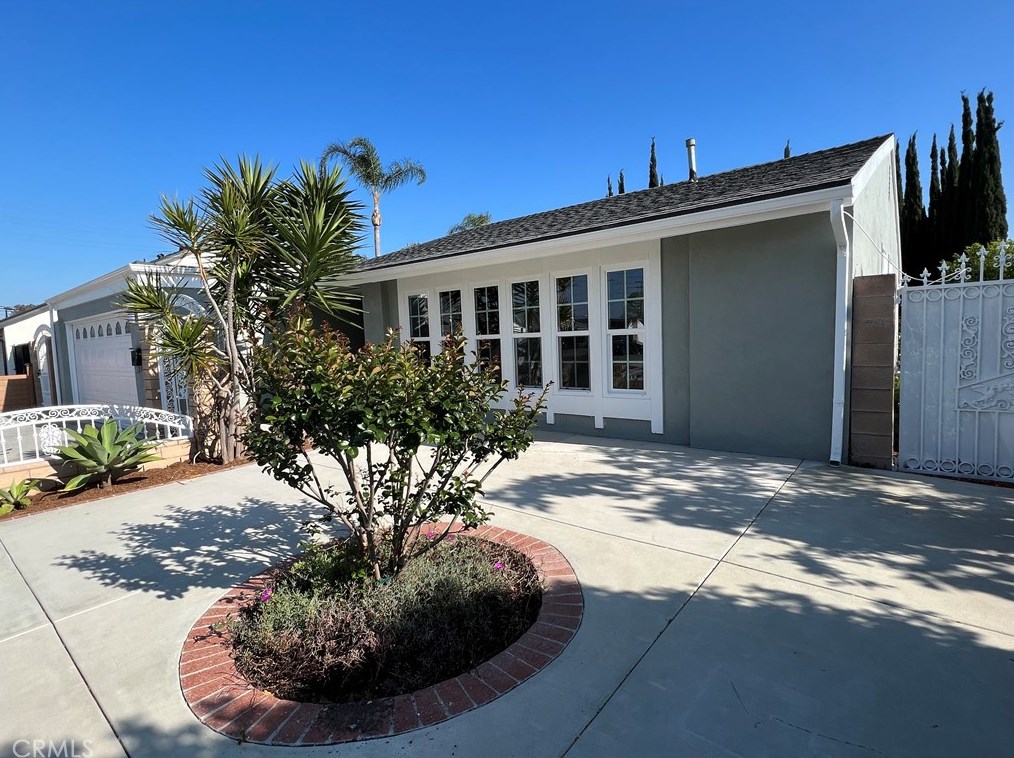 910 Alton Ave, Santa Ana CA  92707-3960 exterior