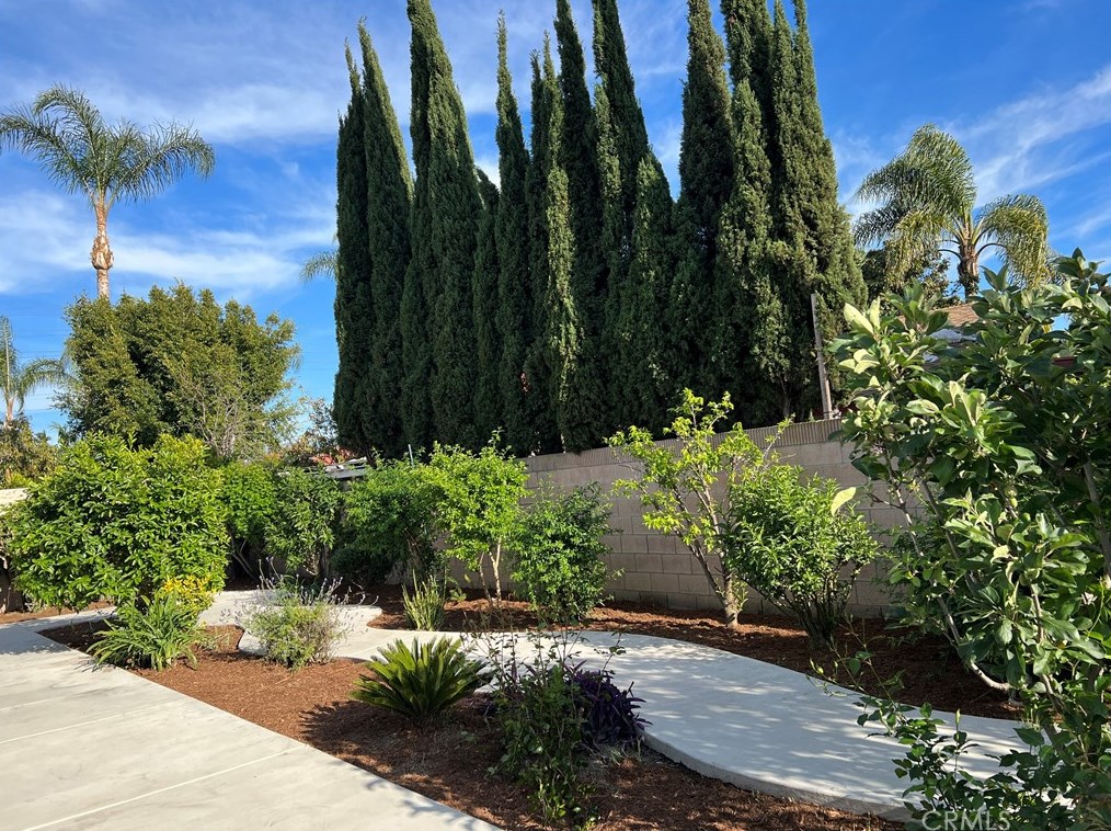 910 Alton Ave, Santa Ana CA  92707-3960 exterior