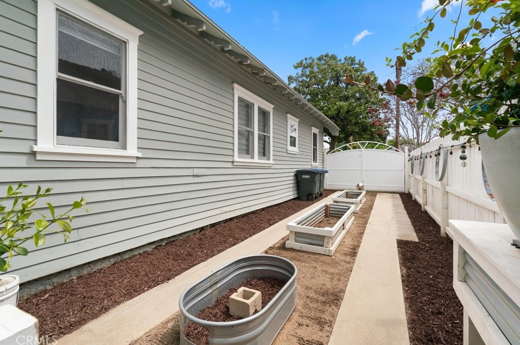 374 Shaffer St, Orange CA 92866-1116 exterior