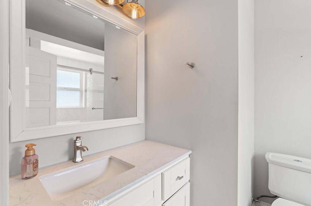 374 Shaffer St, Orange CA 92866-1116 exterior