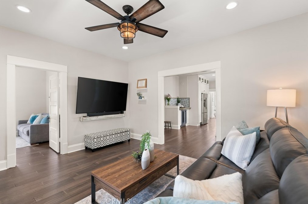 374 Shaffer St, Orange CA 92866-1116 exterior