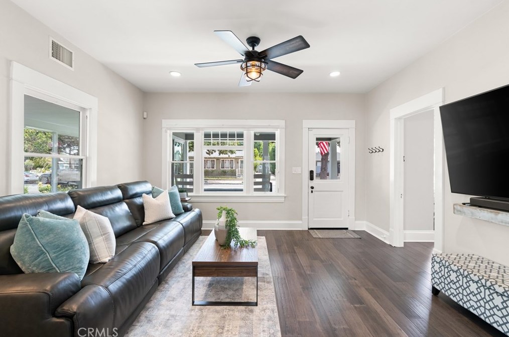 374 Shaffer St, Orange CA 92866-1116 exterior