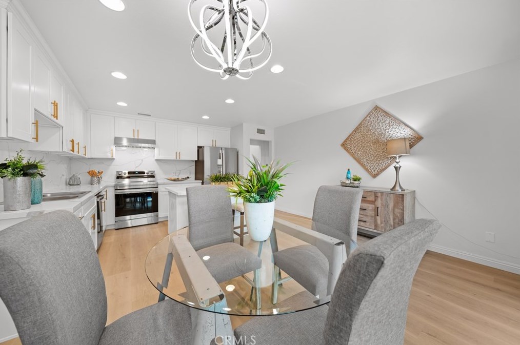 6 Hawthorn, Irvine CA  92612-2331 exterior
