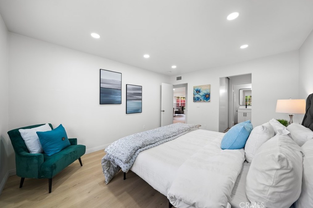 6 Hawthorn, Irvine CA  92612-2331 exterior