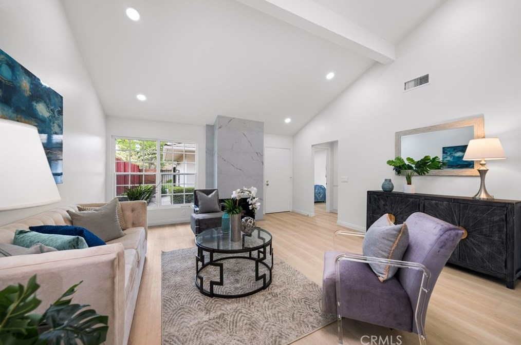 6 Hawthorn, Irvine CA  92612-2331 exterior
