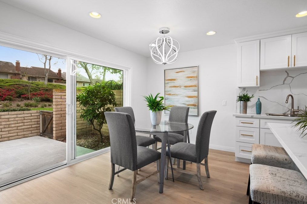 6 Hawthorn, Irvine CA  92612-2331 exterior