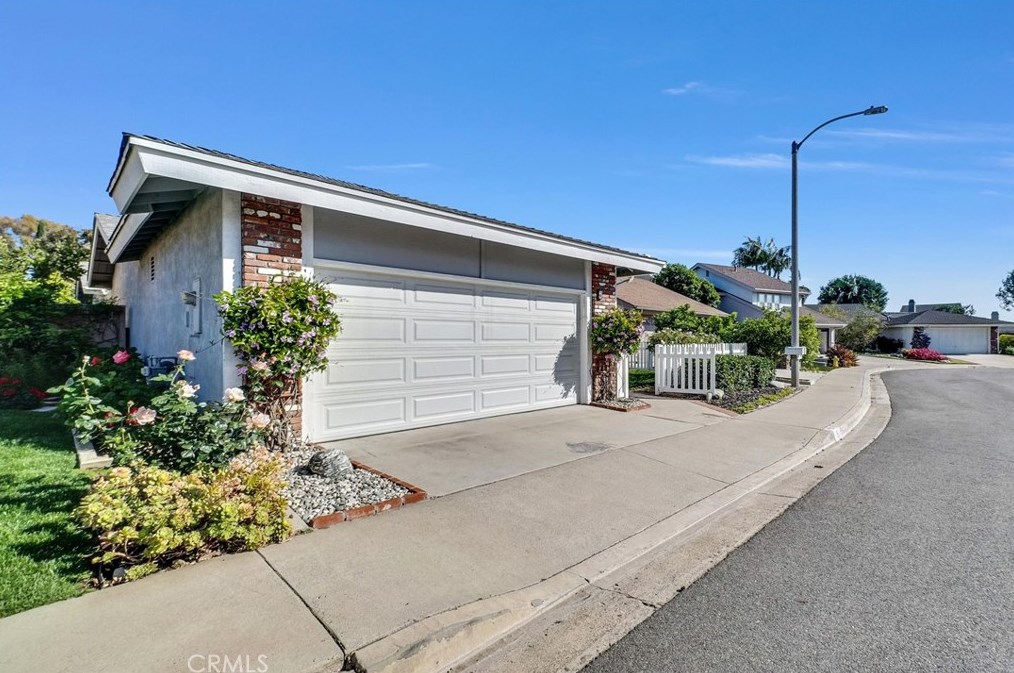 5 Williams, Irvine CA  92620-3381 exterior