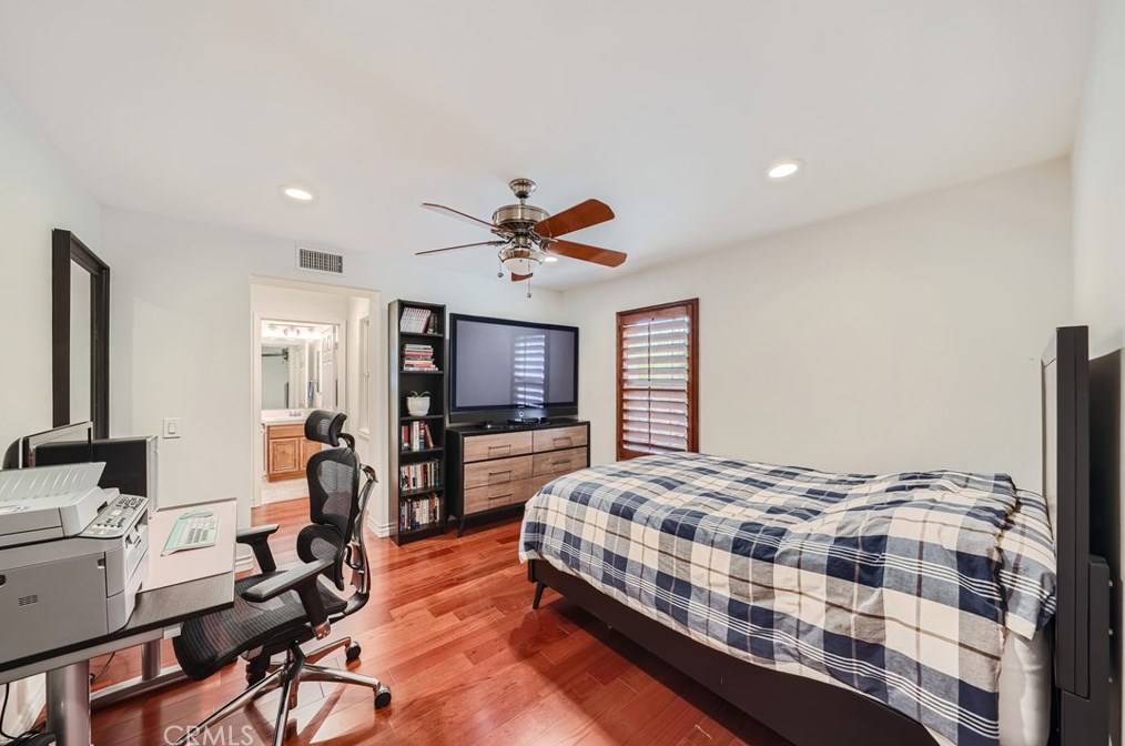 26827 Wyatt Ln, Santa Clarita CA  91381-1001 exterior