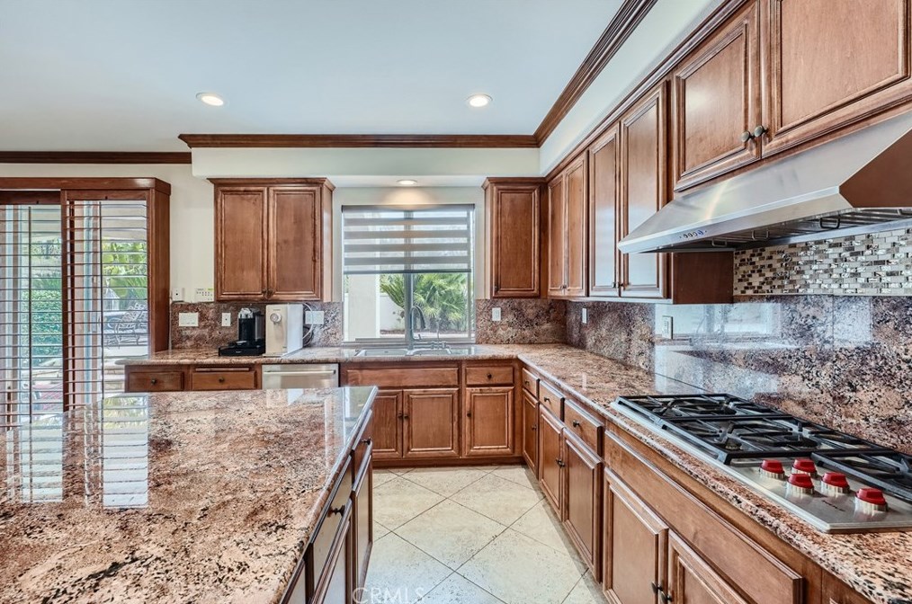 26827 Wyatt Ln, Santa Clarita CA  91381-1001 exterior