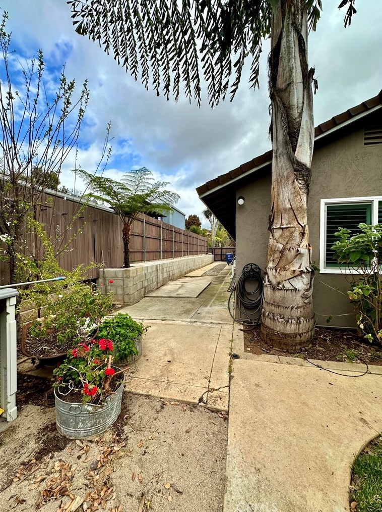 914 Main Ave, Fallbrook CA  92028-1519 exterior