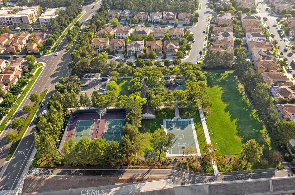 29 Preston, Irvine CA  92618-4047 exterior