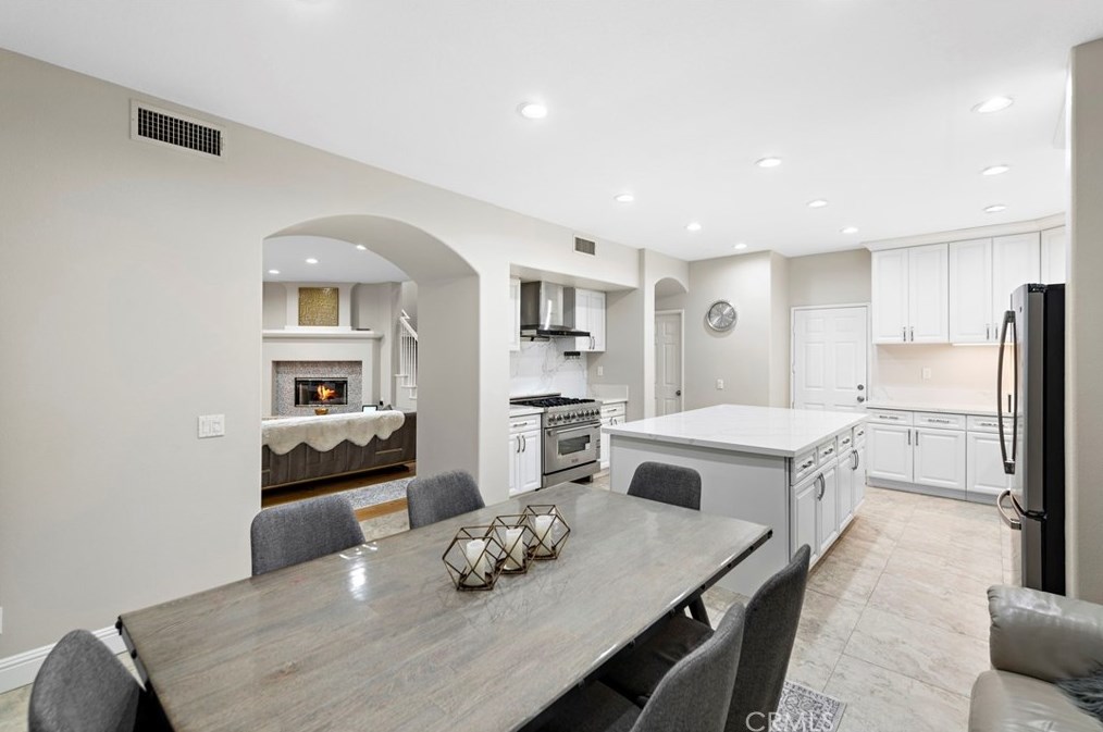 29 Preston, Irvine CA  92618-4047 exterior