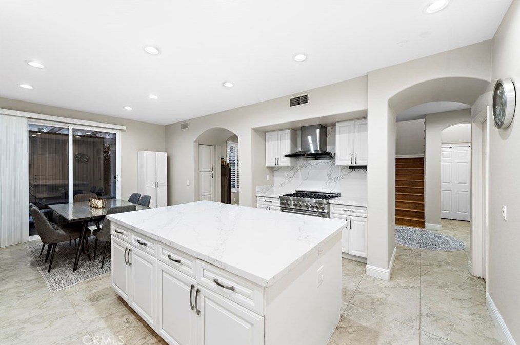 29 Preston, Irvine CA  92618-4047 exterior