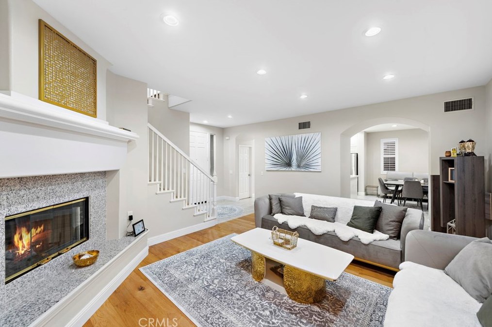 29 Preston, Irvine CA  92618-4047 exterior