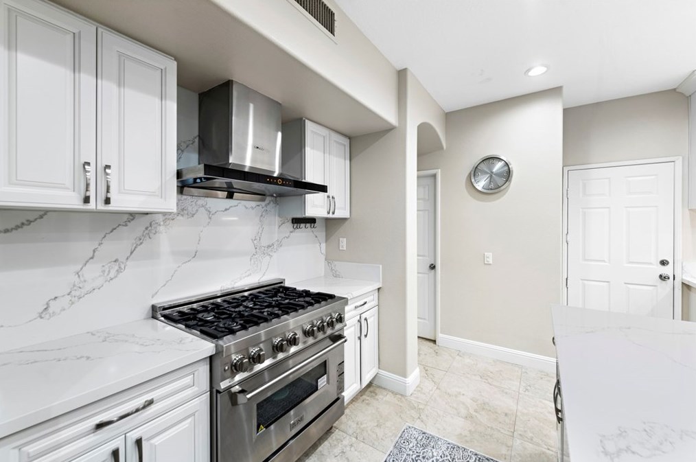 29 Preston, Irvine CA  92618-4047 exterior