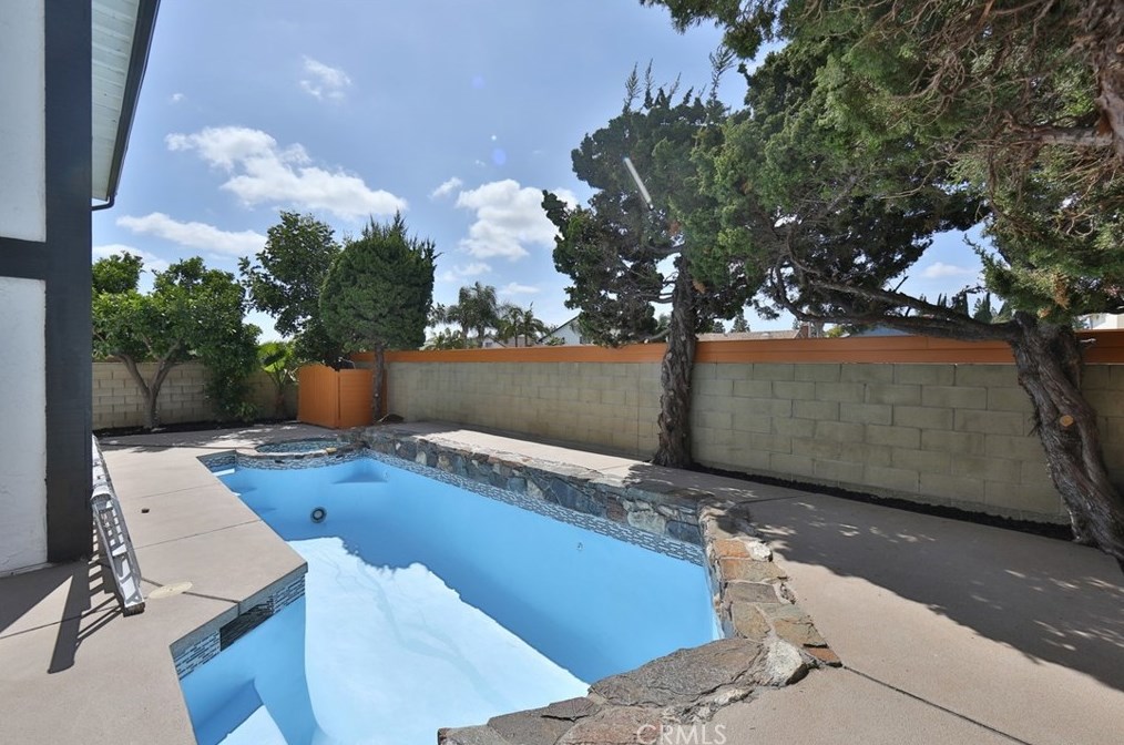 14661 Alder Ln, Tustin CA  92780-6738 exterior