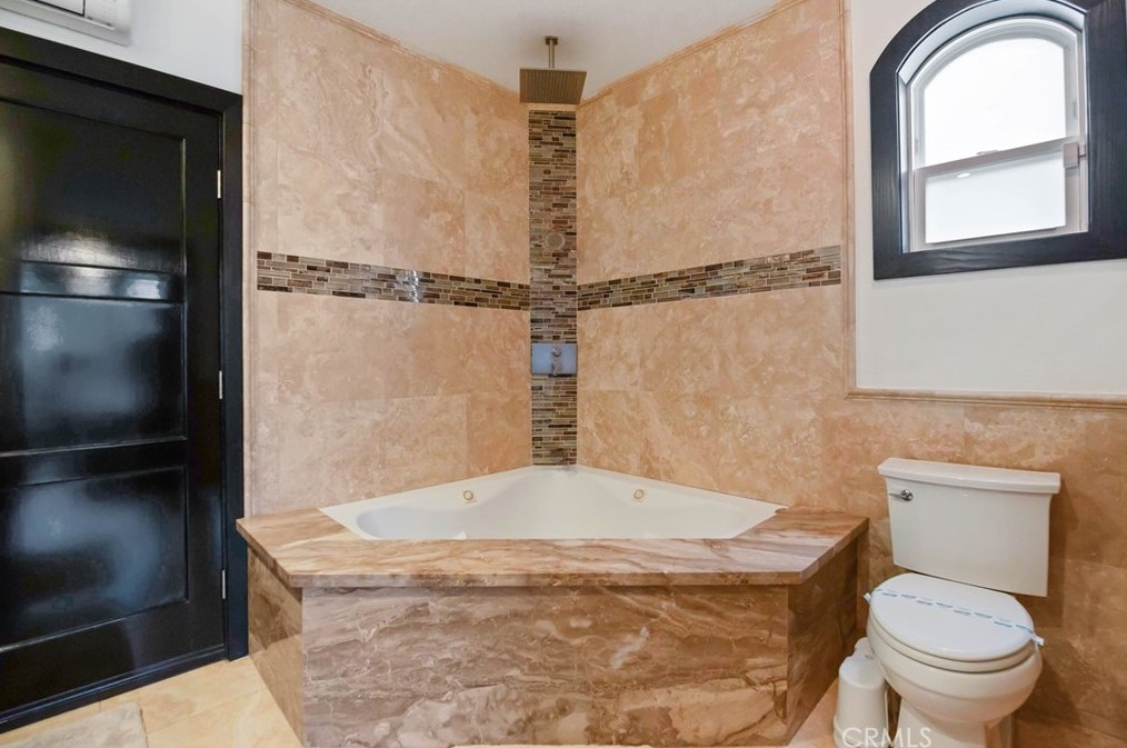 825 Smt Dr, Laguna Beach CA  92651-3421 exterior