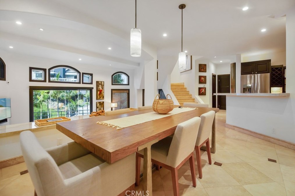 825 Smt Dr, Laguna Beach CA  92651-3421 exterior