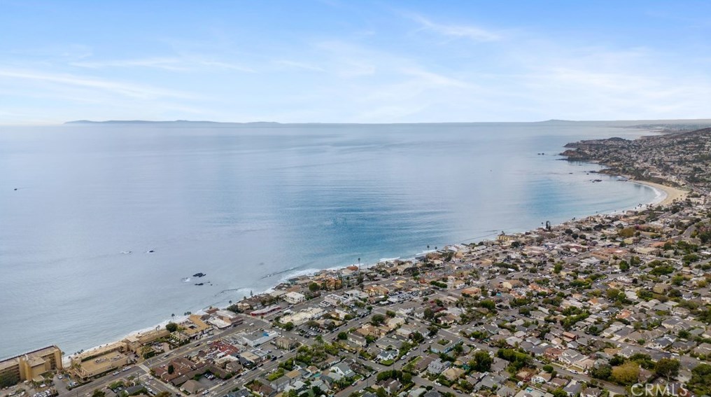 825 Smt Dr, Laguna Beach CA  92651-3421 exterior