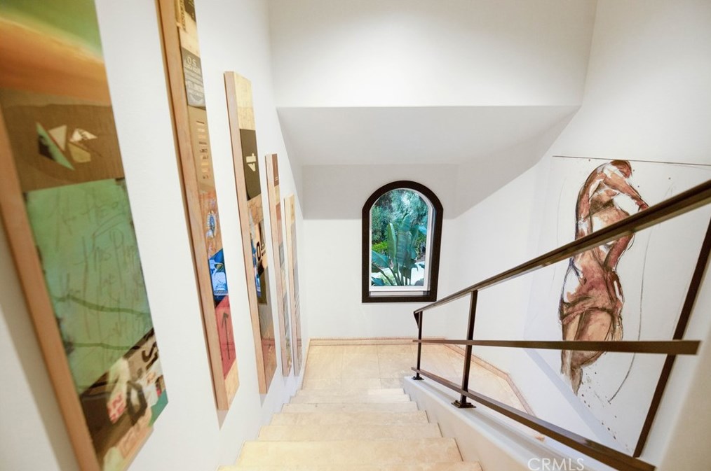 825 Smt Dr, Laguna Beach CA  92651-3421 exterior