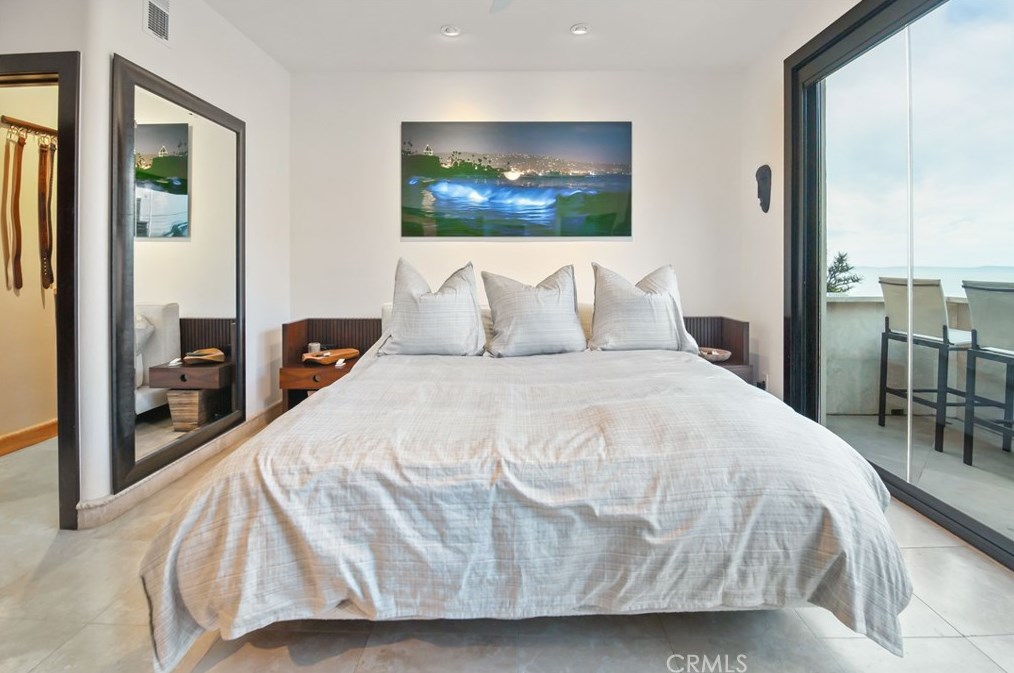 825 Smt Dr, Laguna Beach CA  92651-3421 exterior