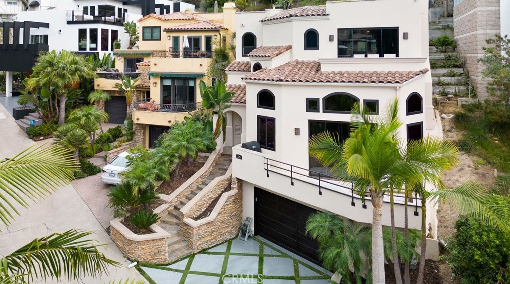 825 Smt Dr, Laguna Beach CA  92651-3421 exterior
