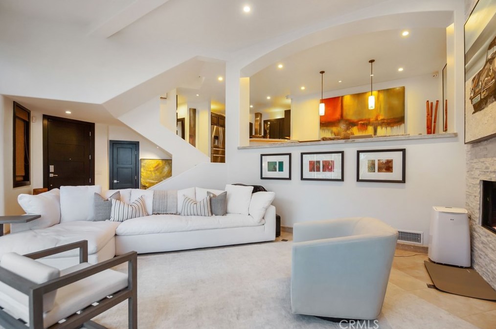 825 Smt Dr, Laguna Beach CA  92651-3421 exterior