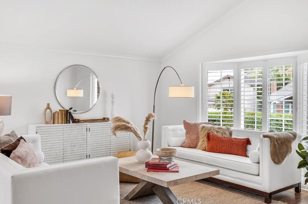 940 Amherst Cir, Anaheim CA  92807-5001 exterior