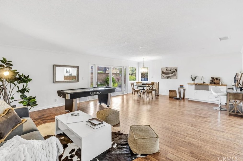 940 Amherst Cir, Anaheim CA  92807-5001 exterior